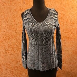 WHITE HOUSE BLACK MARKET Zig Zag Cold Shoulder Long Sleeve Blouse size XXSP